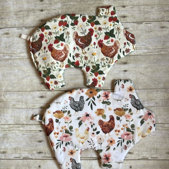 Hot pads/Trivets Bundle of Two Chicken & Floral Piggies - Picture 1 of 7